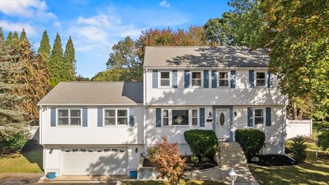 8 Mohawk Path Bellingham MA 02019