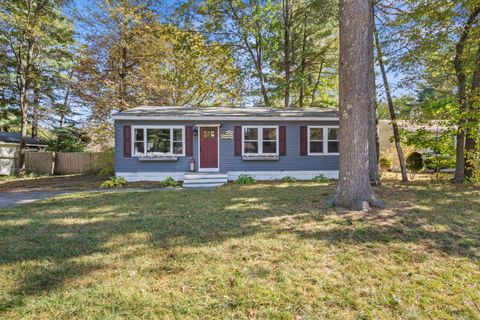 4 Chesapeake Road Nashua NH 03062