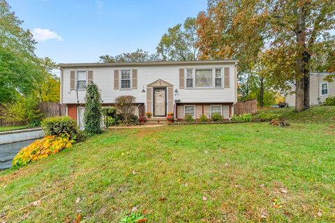 8 Holly Tree Lane New Bedford MA 02745