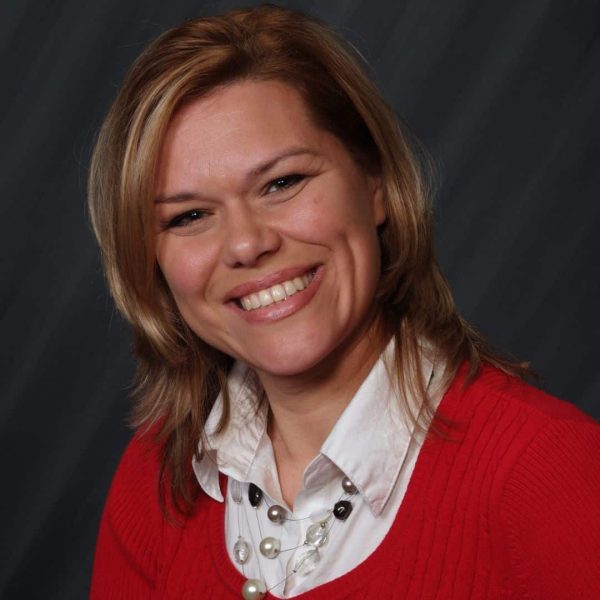 Desiree Oliveira realtor biopic for fall river ma