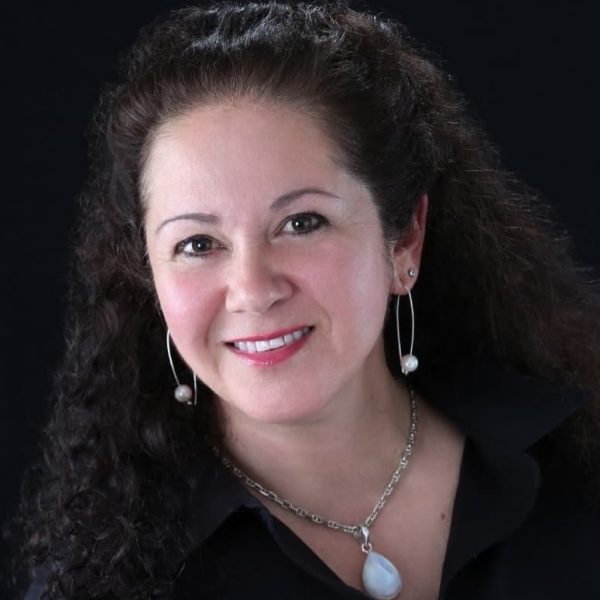 Donna Duca Headshot 0522