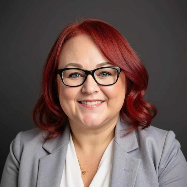 Taryn Bentaous headshot 0125