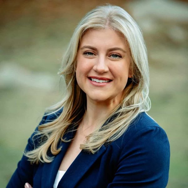 Justine Larter Headshot