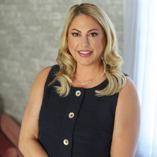 Lisa Lockhead headshot