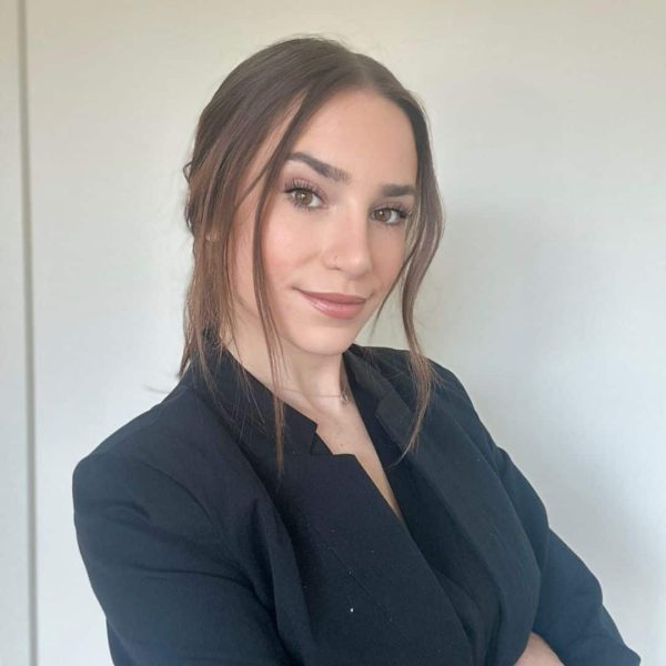 Nevia-steere-headshot-square-0524