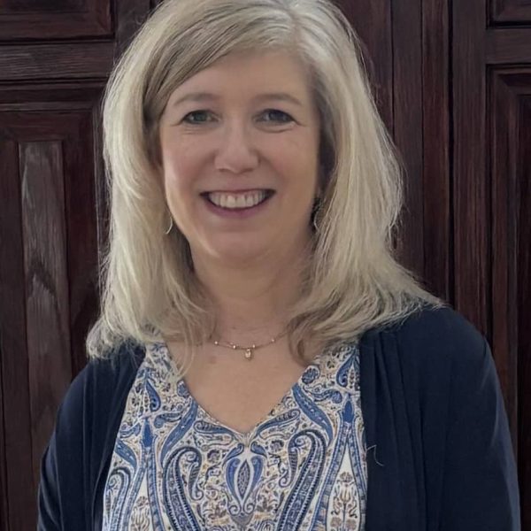 Sue Pimental Headshot