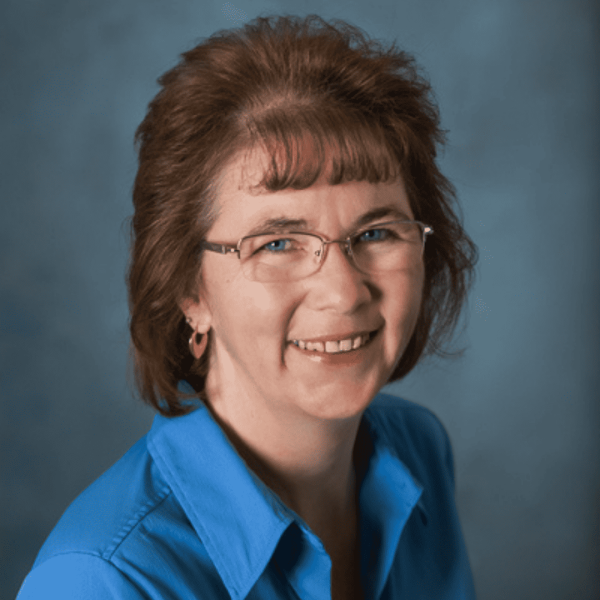 Tracey Pintabona Headshot SQ 0421